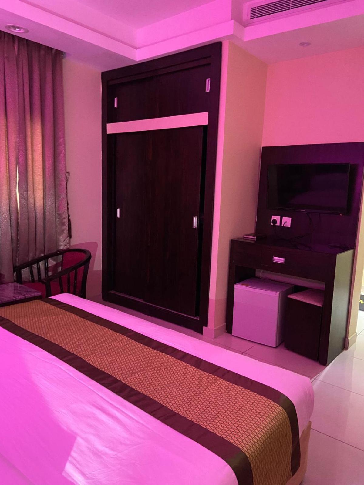 Al- Reef Hotel เจดดาห์ ภายนอก รูปภาพ